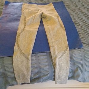 Lululemon style oatmeal color leggings size small